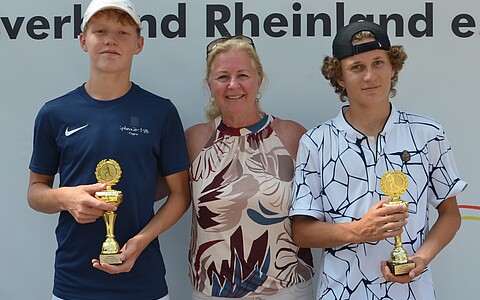 Siegerehrung Jungen U 18 mit Sandra Beyl