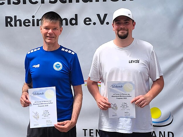 Siegerehrung Nebenrunde Herren B v.l.: Matthias Hütt (2.) und Julian Vath (1.) Siegerehrung Nebenrunde Herren B v.l.: Matthias Hütt (2.) und Julian Vath (1.)