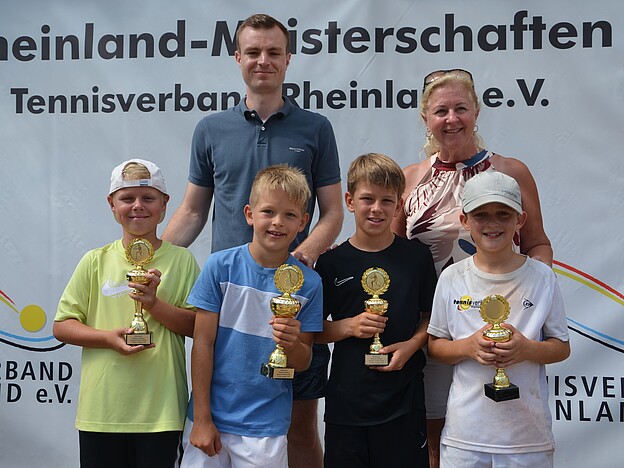 Siegerehrung Jungen U 10 mit Sandra Beyl und Justus Baumgart Siegerehrung Jungen U 10 mit Sandra Beyl und Justus Baumgart