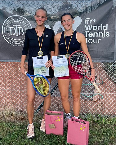 Mia Keuler (r.)