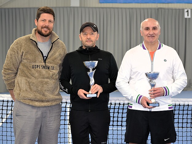 Siegerehrung Herren 50: v.l. Christian Klapthor (TVR-Sportwart), Roman Garzorz, Heiko Ehlscheid Siegerehrung Herren 50: v.l. Christian Klapthor (TVR-Sportwart), Roman Garzorz, Heiko Ehlscheid