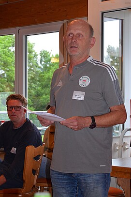 Vortrag des TC Nickenich über den Umbau der Anlage und spannende Projekte, vertreten durch den ersten Vorsitzenden Marc Geurten.