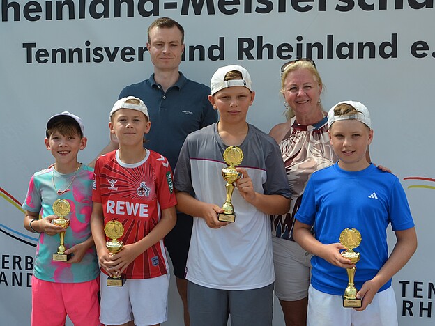 Siegerehrung Jungen U 12 mit Sandra Beyl und Justus Baumgart Siegerehrung Jungen U 12 mit Sandra Beyl und Justus Baumgart