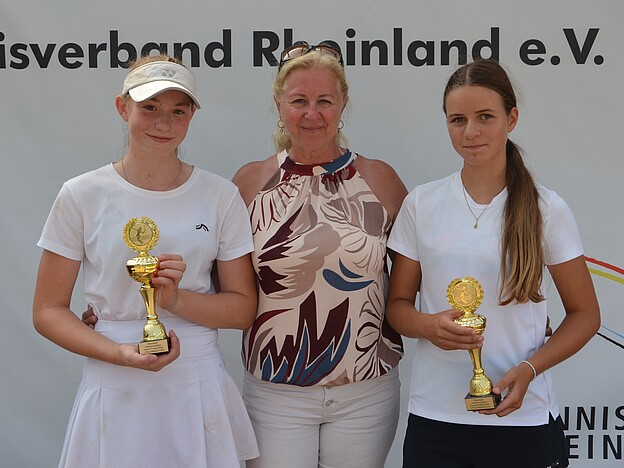 Siegerehrung Mädchhen U 14 mit Sandra Beyl Siegerehrung Mädchhen U 14 mit Sandra Beyl