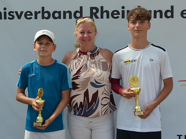 Siegerehrung Jungen U 16 mit Sandra Beyl Siegerehrung Jungen U 16 mit Sandra Beyl