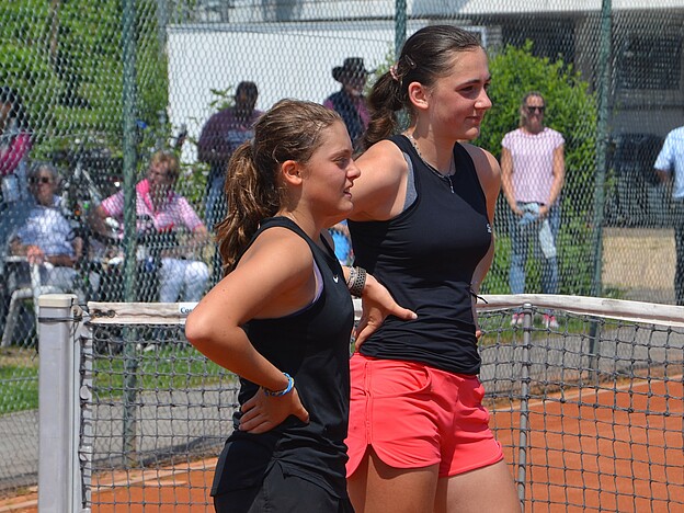 Siegerehrung Damen, Emily Eigelsbach und Mia Keuler